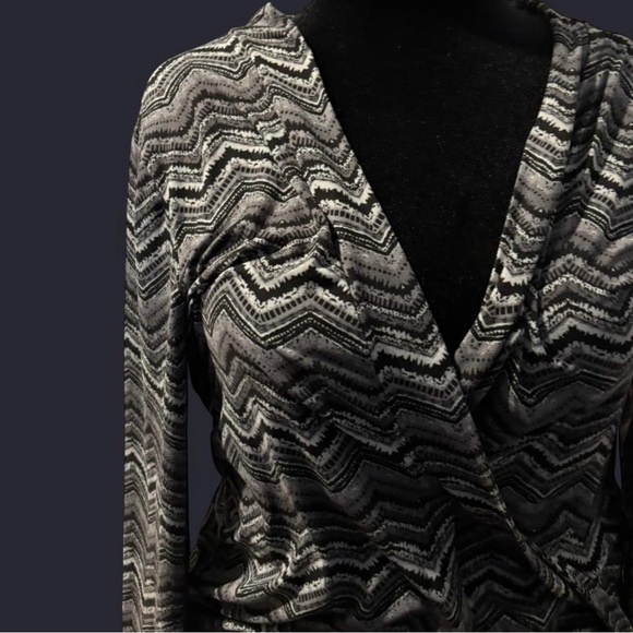 Chevron Patterned Wrap Top - Picture 3 of 3